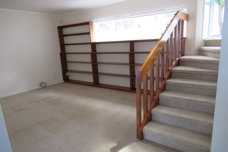 Photo of property in 4 Fairbanks Place, Glendene, Auckland, 0602