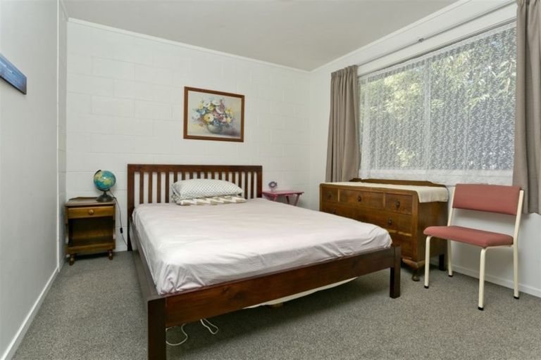 Photo of property in 2/52 Sunnynook Road, Sunnynook, Auckland, 0620