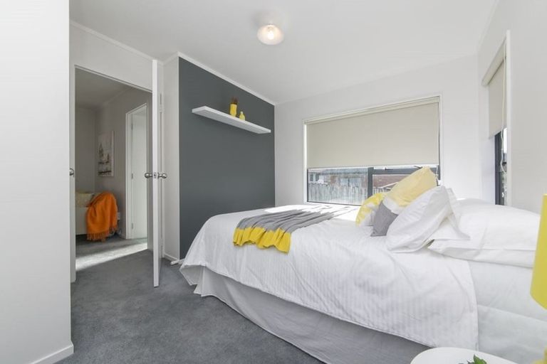 Photo of property in 4 Wyatt Place, Glendene, Auckland, 0602