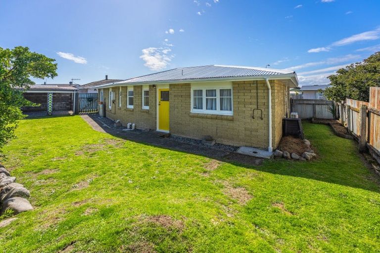Photo of property in 4 Colenso Place, Otaki Beach, Otaki, 5512