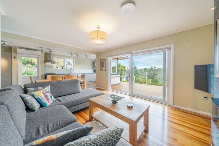 Photo of property in 35 Poto Road, Normandale, Lower Hutt, 5010