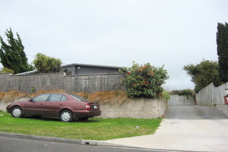 Photo of property in 2/10 Donnelly Street, Oakura, 4314
