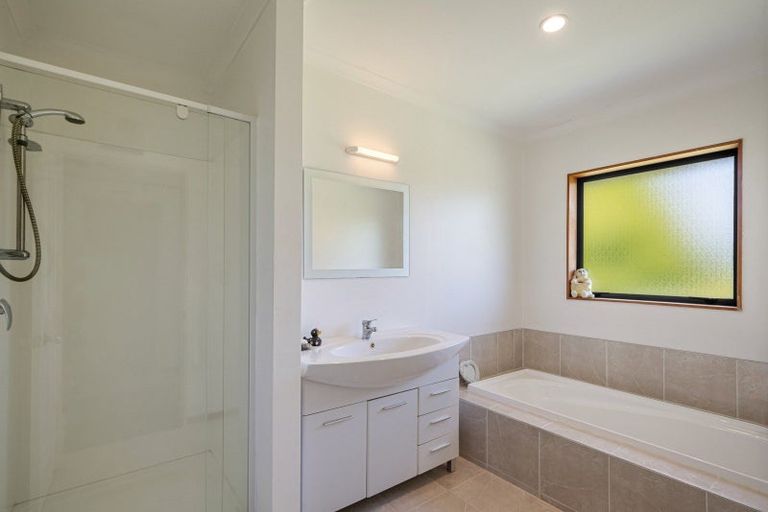 Photo of property in 51 Pohutukawa Drive, Levin, 5571