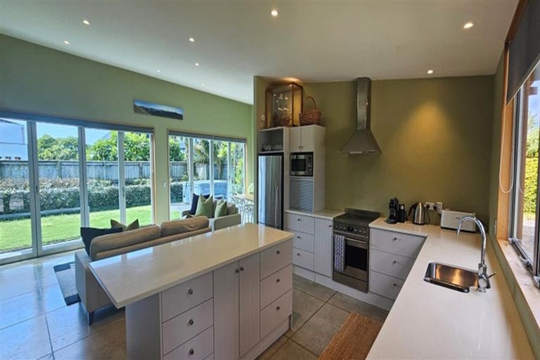 Photo of property in 32 Taumata Road, Omaha, 0986