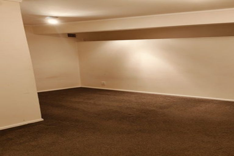 Photo of property in 40 Ruskin Road, Newlands, Wellington, 6037