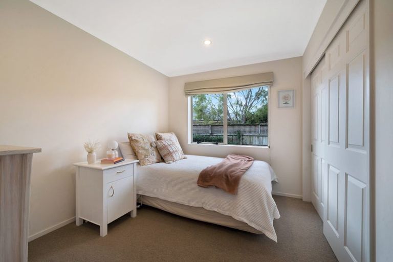 Photo of property in 6 Graven Court, Henderson, Auckland, 0612