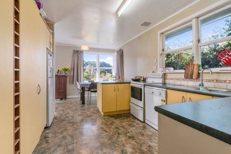 Photo of property in 2 Lowtherhurst Road, Massey, Auckland, 0614