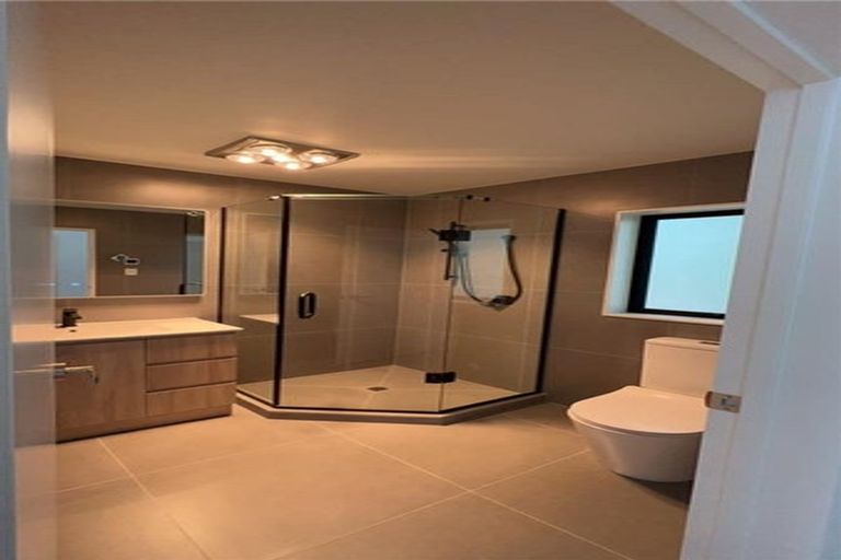 Photo of property in 20b Pipitea Place, Massey, Auckland, 0614