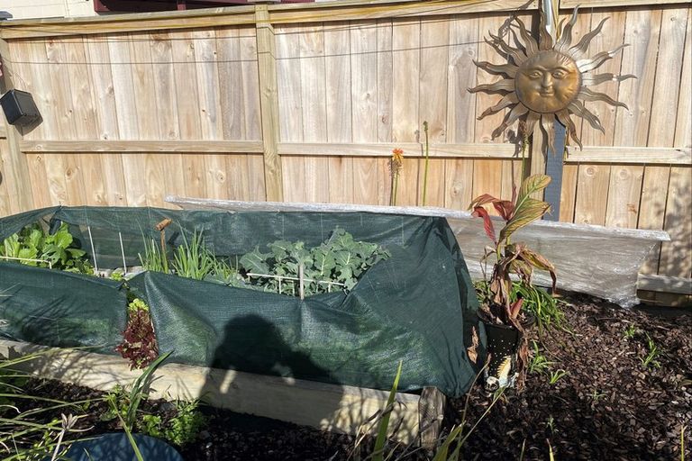 Photo of property in 4a Priestley Drive, Bucklands Beach, Auckland, 2014