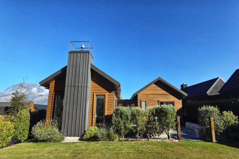 Photo of property in 1 Hovingham Court, Jacks Point, Queenstown, 9371