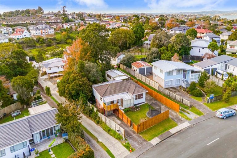 Photo of property in 13 Redwood Drive, Massey, Auckland, 0614