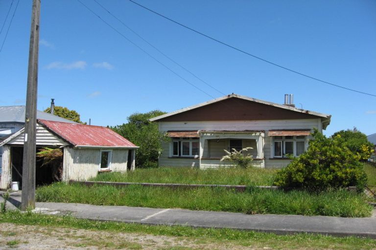 Photo of property in 26 Romilly Street, Westport, 7825