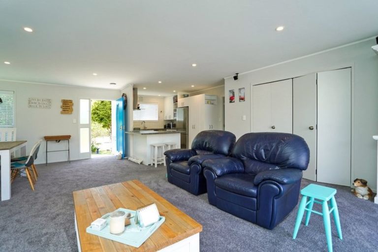 Photo of property in 3 Thorburn Avenue, Red Beach, 0932