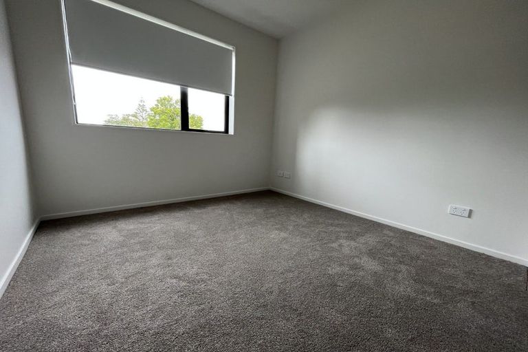 Photo of property in 2/241 Don Buck Road, Massey, Auckland, 0614