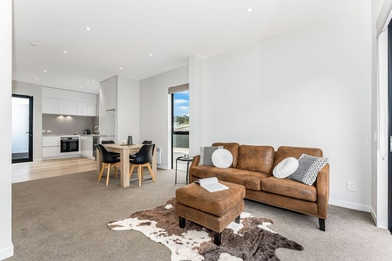 Photo of property in 5/6 Oswald Crescent, Paparangi, Wellington, 6037