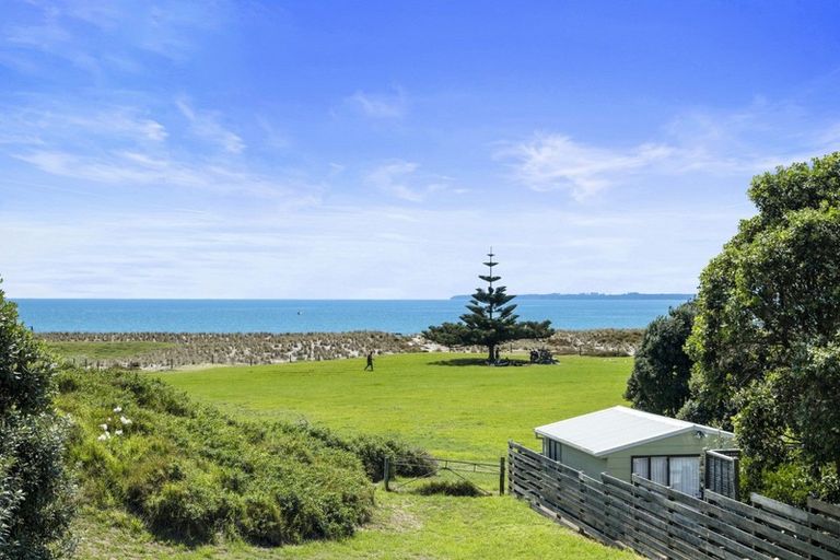 Photo of property in 1017 Papamoa Beach Road, Papamoa Beach, Papamoa, 3118