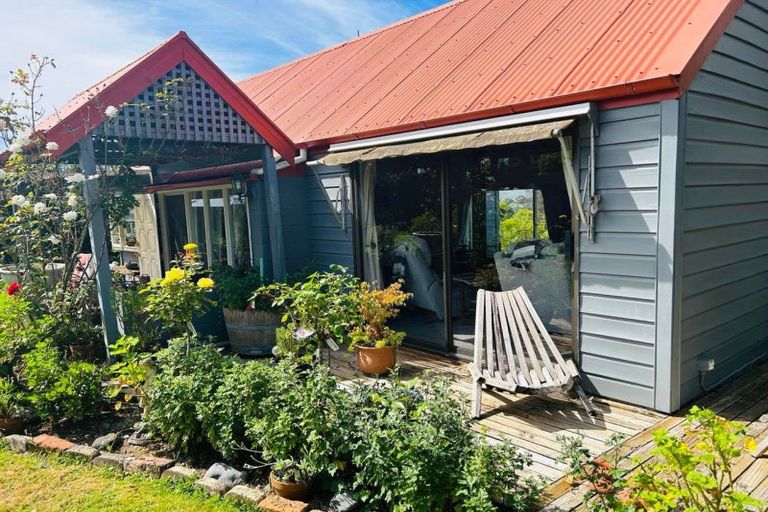 Photo of property in 37 Abbotsford Road, Waipawa, 4210