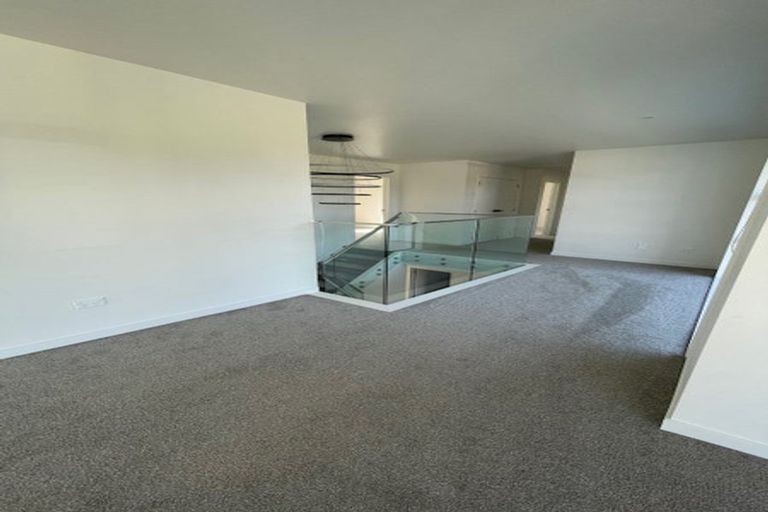 Photo of property in 4 Celestial Crescent, Orewa, 0931