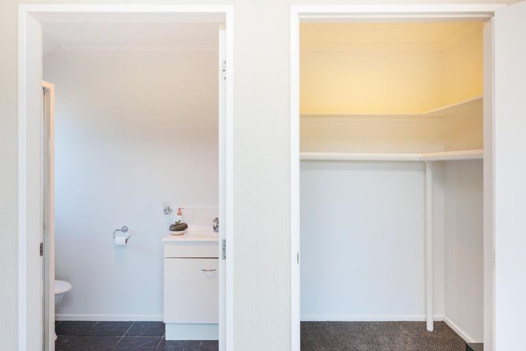 Photo of property in 20 Johnstone Drive, Fitzherbert, Palmerston North, 4410