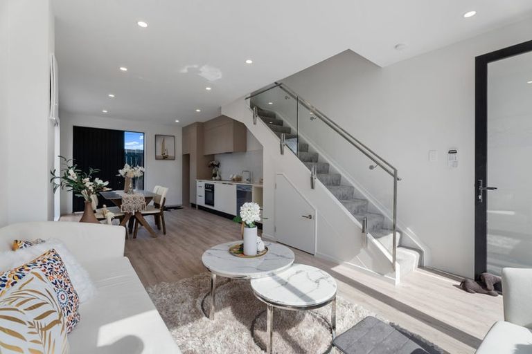 Photo of property in 8/10 Hutchinsons Road, Bucklands Beach, Auckland, 2014