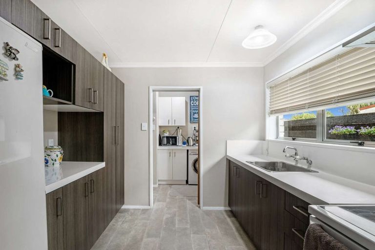 Photo of property in 2 Langley Avenue, Milson, Palmerston North, 4414