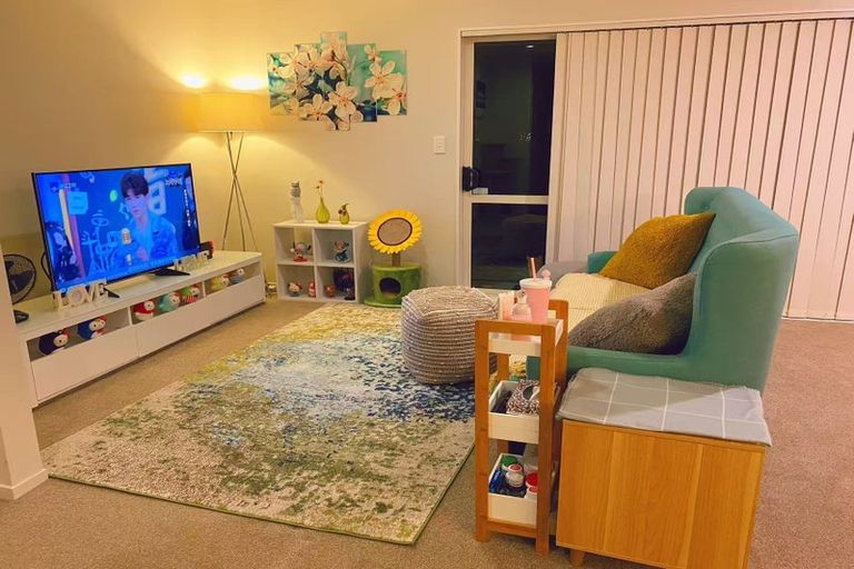Photo of property in 2/27 Lucienne Drive, Ranui, Auckland, 0612