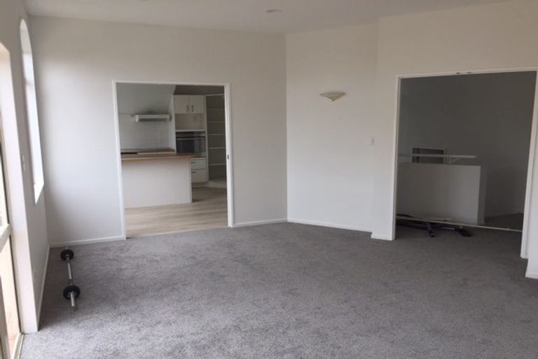 Photo of property in 2/14 Penning Road, Castor Bay, Auckland, 0620