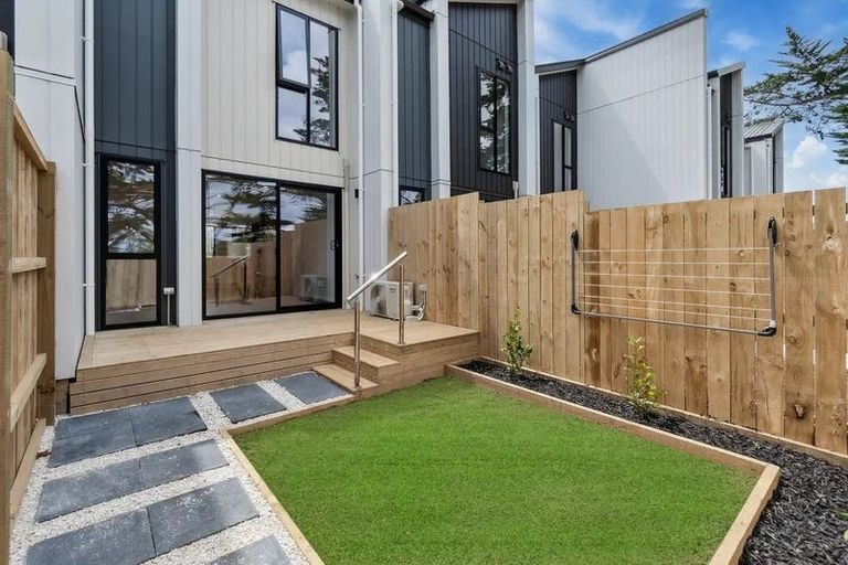 Photo of property in 56 Ramwall Place, Weymouth, Auckland, 2103