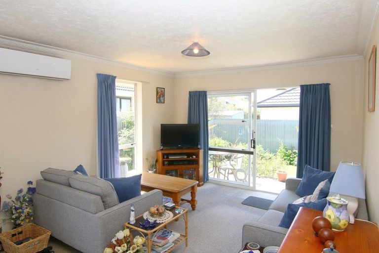 Photo of property in 18 Sawtell Place, Northcote, Christchurch, 8052