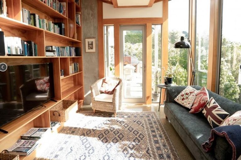 Photo of property in 300b Oriental Parade, Oriental Bay, Wellington, 6011