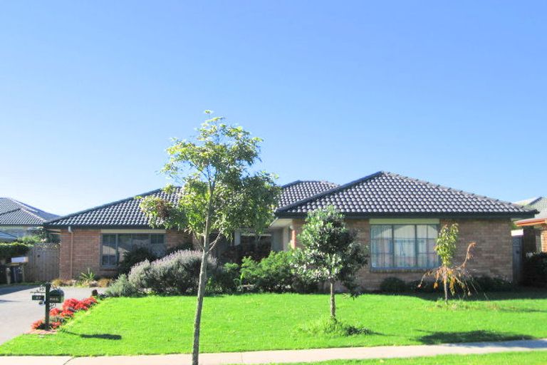 Photo of property in 82 Hillwell Drive, Henderson, Auckland, 0612