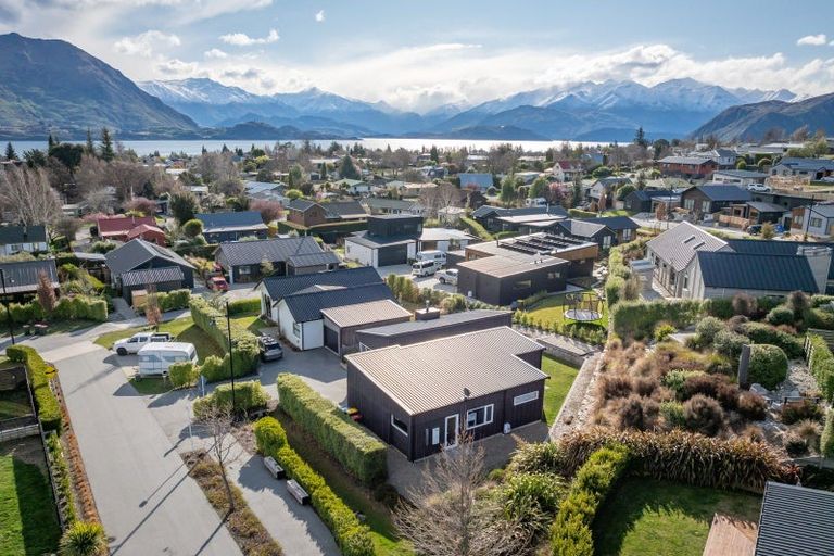Photo of property in 21 Kapuka Lane, Wanaka, 9305