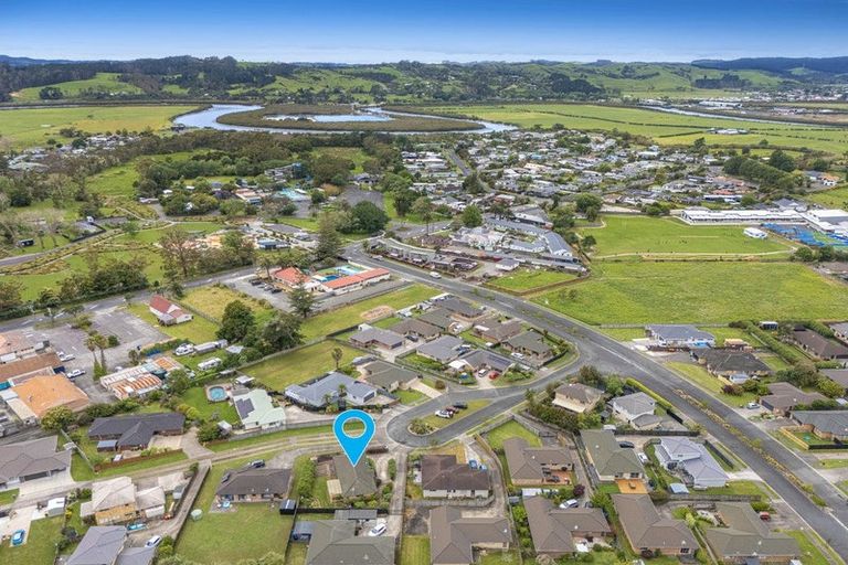 Photo of property in 17 Aitkenhead Court, Parakai, 0830
