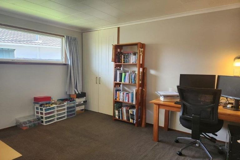 Photo of property in 1 Burrows Place, Ilam, Christchurch, 8041