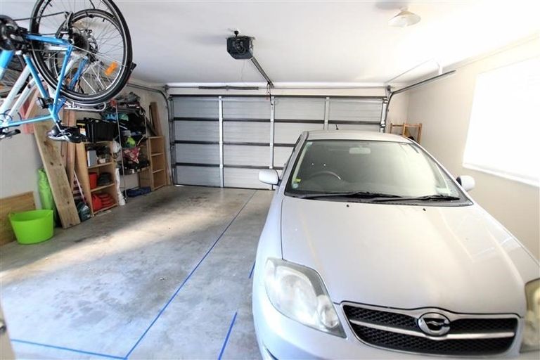 Photo of property in 77 Mountain Road, Mangere Bridge, Auckland, 2022