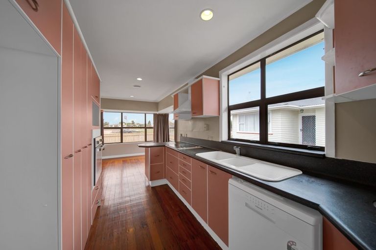 Photo of property in 195 Waihi Road, Hawera, 4610