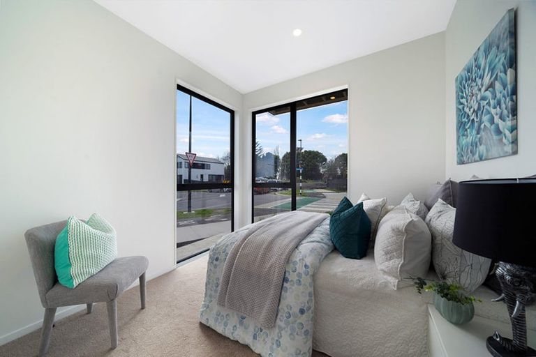 Photo of property in 37 Paretao Street, Massey, 0614