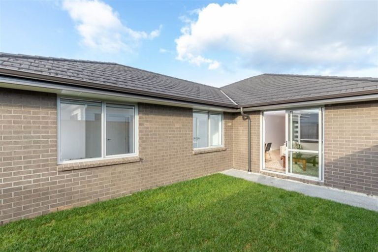 Photo of property in 19 Papa Orchard Drive, Kumeu, 0810