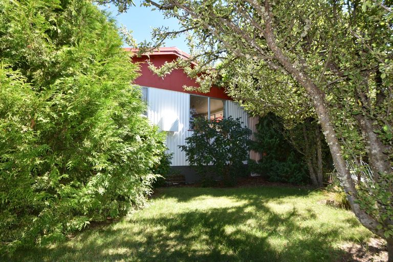 Photo of property in 16 Rata Road, Twizel, 7901