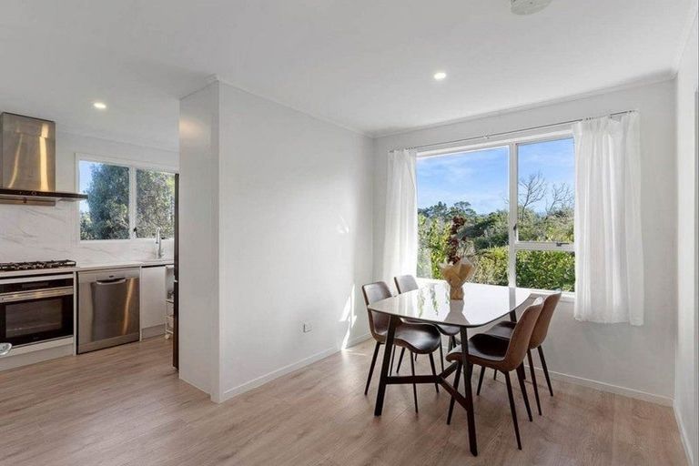 Photo of property in 38 Sunline Avenue, Massey, Auckland, 0614
