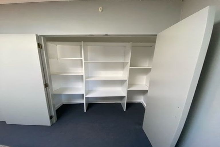 Photo of property in 17 Kent Terrace - Kent Apartments, 7d/16 Kent Terrace, Mount Victoria, Wellington, 6011