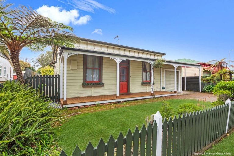 Photo of property in 127 Linton Street, West End, Palmerston North, 4410