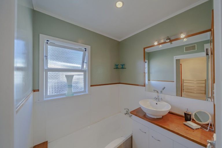 Photo of property in 74 Meeanee Road, Taradale, Napier, 4112