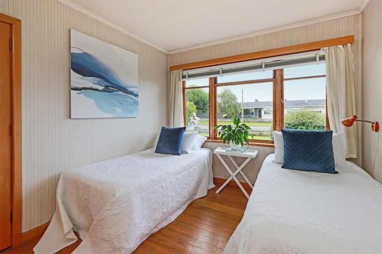 Photo of property in 10 Neeve Road, Taradale, Napier, 4112