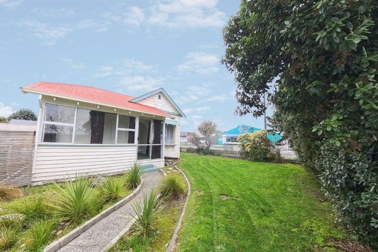 Photo of property in 4 Wood Street, Takaro, Palmerston North, 4410