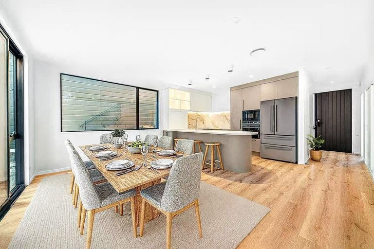 Photo of property in 102a Te Oneroa Way, Long Bay, Auckland, 0630