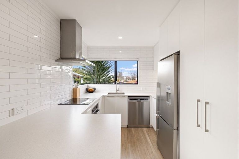 Photo of property in 100 Hillcrest Drive, Kelvin Grove, Palmerston North, 4414