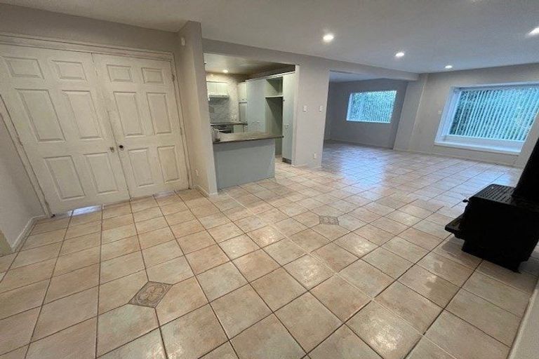 Photo of property in 1 Evelyn Road, Cockle Bay, Auckland, 2014