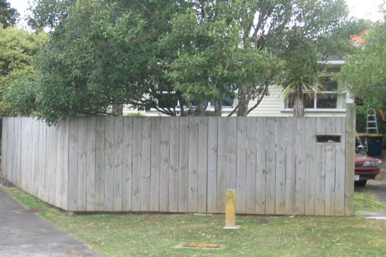 Photo of property in 1/22 Blenheim Street, Glenfield, Auckland, 0629