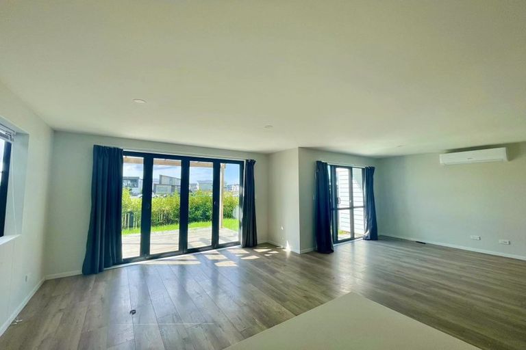 Photo of property in 11 Irving Place, Hobsonville, Auckland, 0616